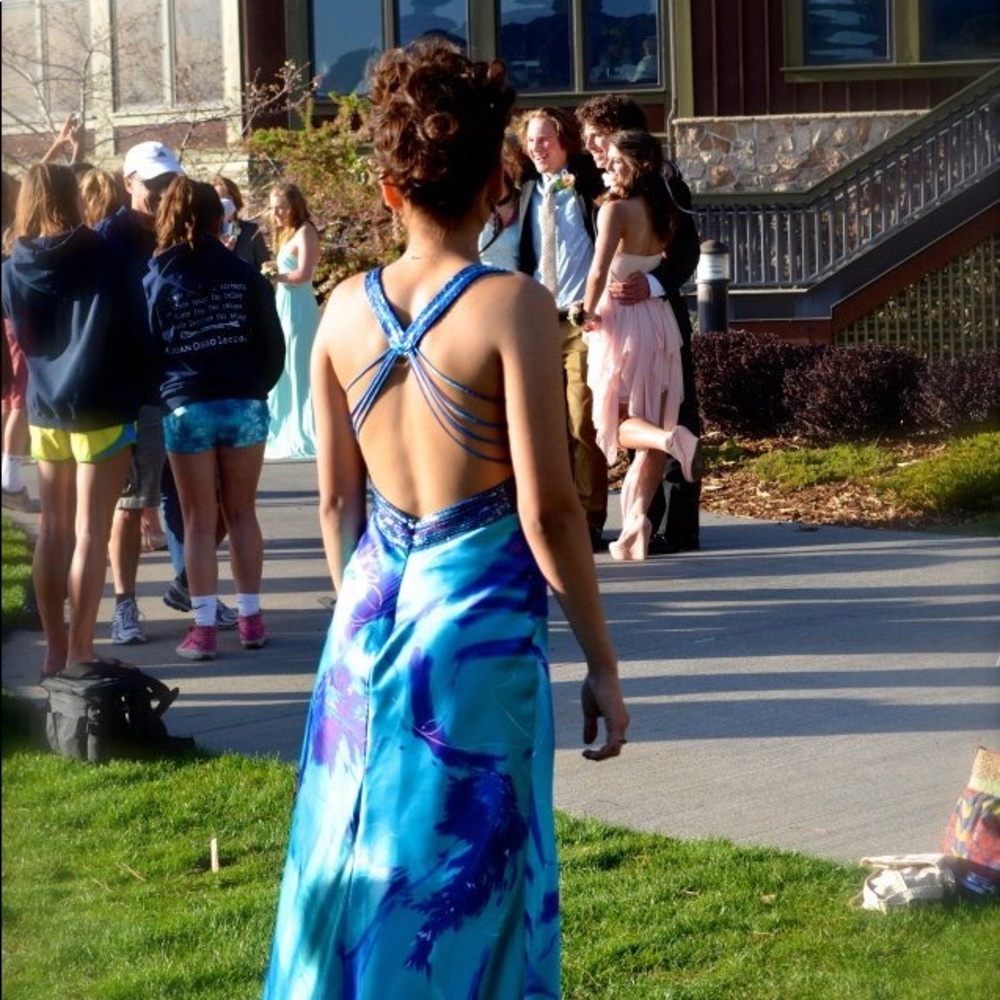Cache backless formal dress